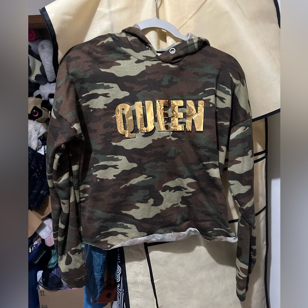 Queen sweater